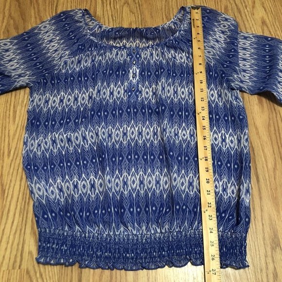 Lightweight pullover women’s blouse Sheer Smocked Waist Quarter sleeves - Picture 7 of 9